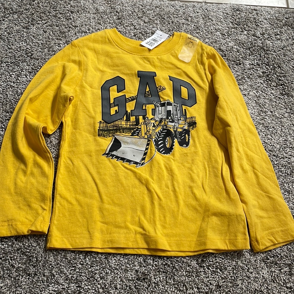 NWT GAP boys 5T shirt